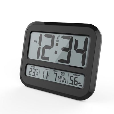 درجة الحرارة الداخلية الساعة الرقمية المتحكم بها باللاسلكي الساعة الحائطية المضاءة بالليل مربع 22.6 × 2.7 × 18.8 سم